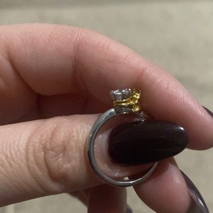 Very cute Winnie the Pooh ring, super delicate.